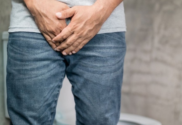 Основные причины появления красной мочи у мужчин, как устранить