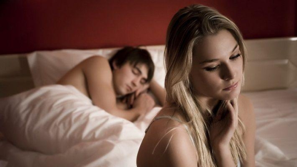 10 причин почему девушки и женщины стонут во время секса, по-настоящему или наигранно