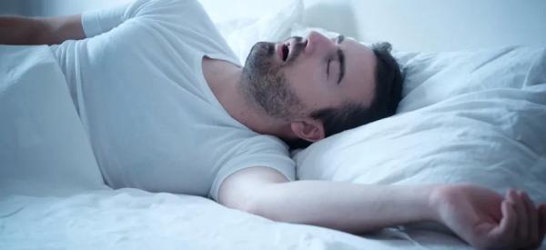 Судороги и вздрагивание при засыпании &mdash; почему мы дергаемся во сне и что можно сделать